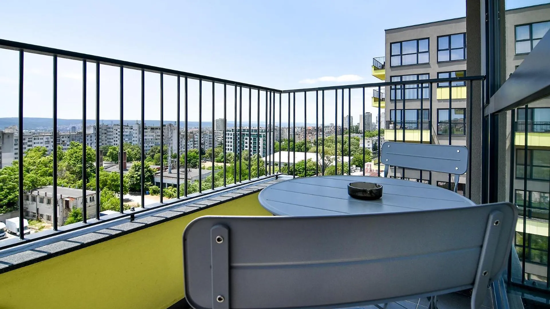 Azure View 2Br Luxury Apartment - Free Parking 瓦爾納